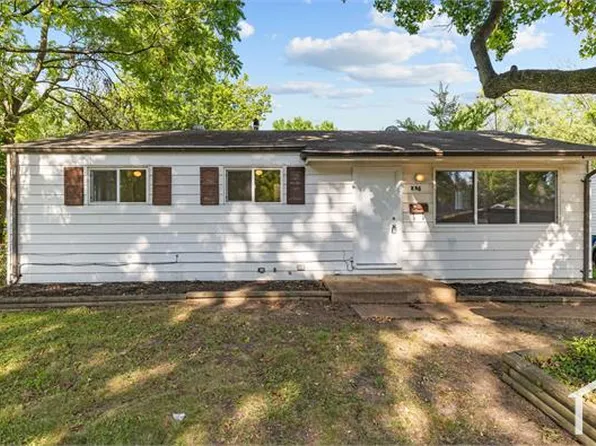 250 Meadowcrest Dr, Saint Louis, MO 63135