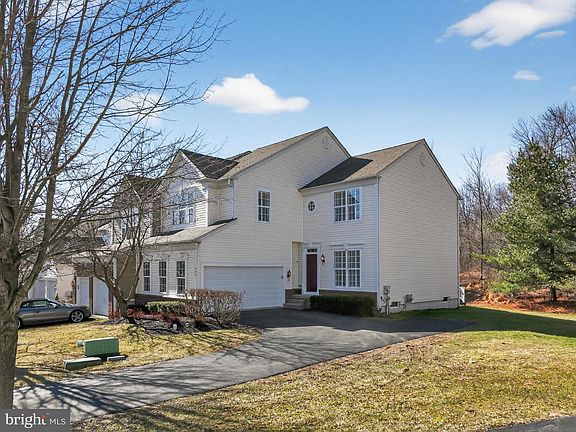 2nd image of 694 Churchill Rd