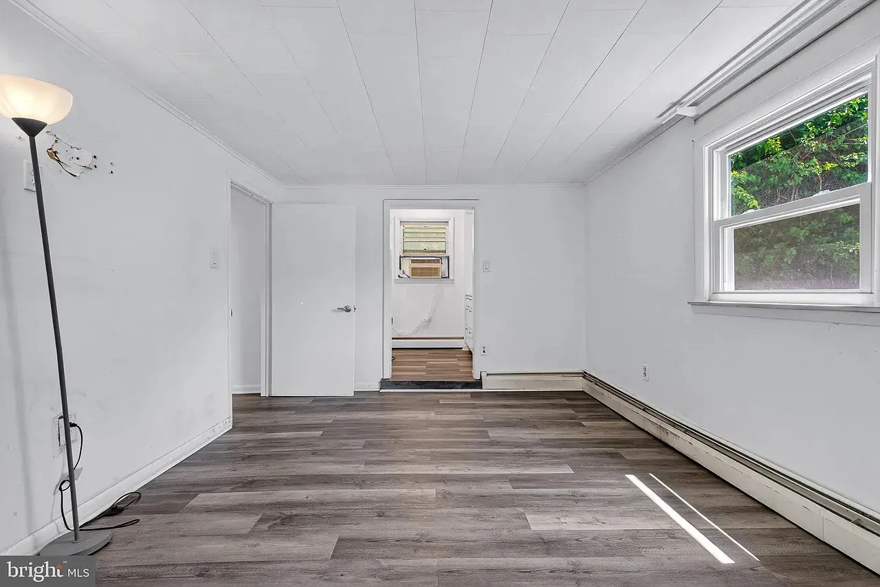 3 bed, 1.5 bath, 1910 sqft, $2,200 — Photo 4