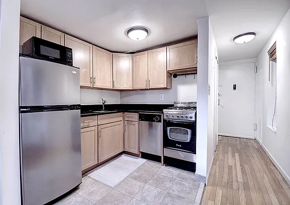 Rented by Urbane Brokerage | media 7