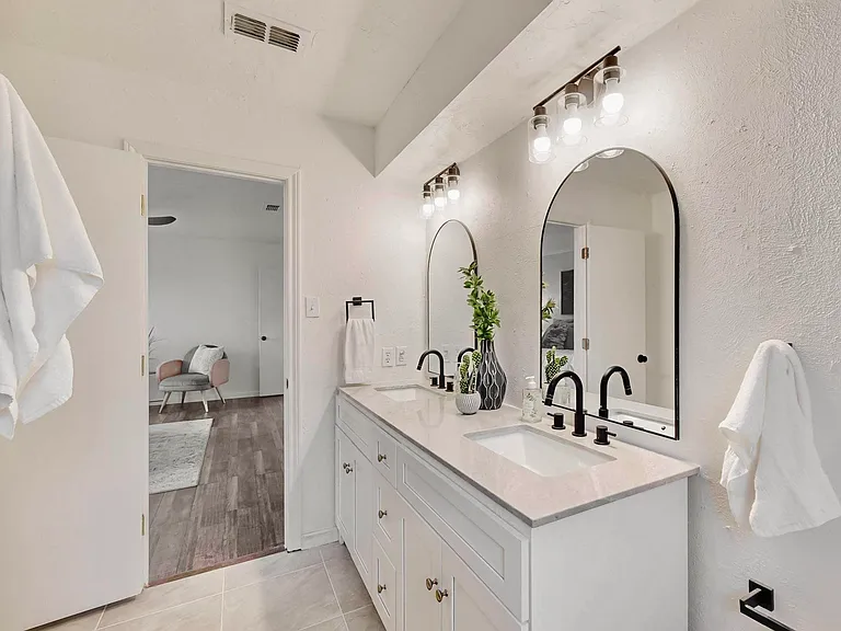 3965 Singleleaf Ln — Photo 8