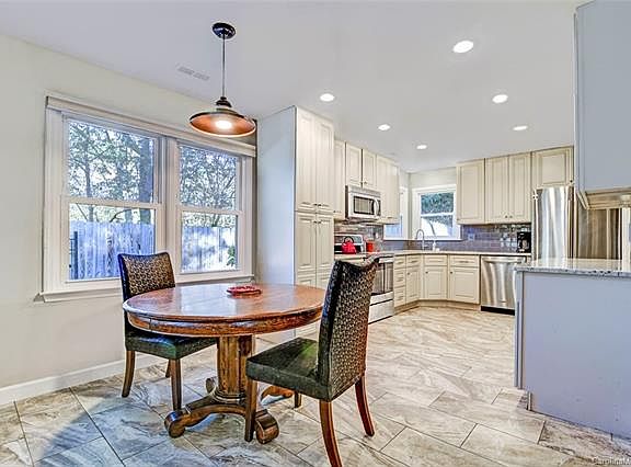 5th image of 6100 Creek Bend Dr