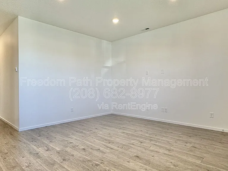 5102 E Norma Ave — Photo 4