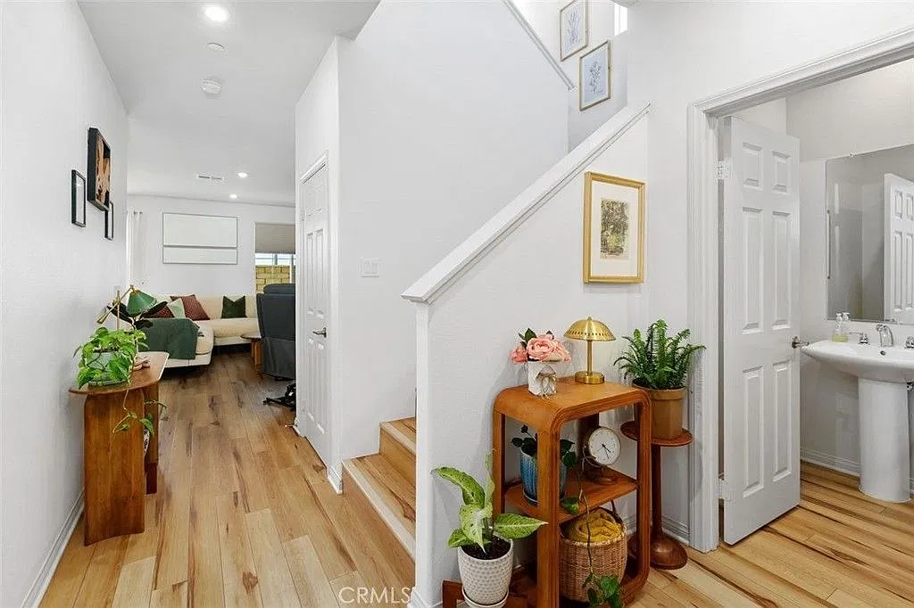 3 bed, 2.5 bath, 2021 sqft, $2,900 — Photo 3