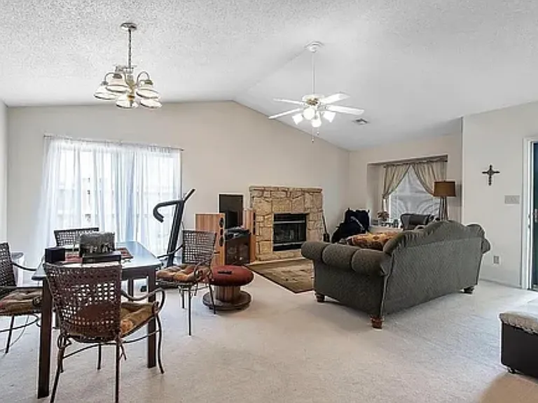 1914 Johnmark Ct #1916 — Photo 3