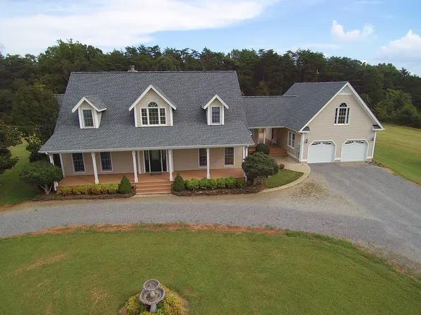 320 Greystone Dr, Wirtz, VA 24184