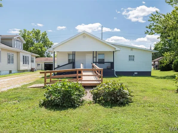 106 W Henry St, Gillespie, IL 62033