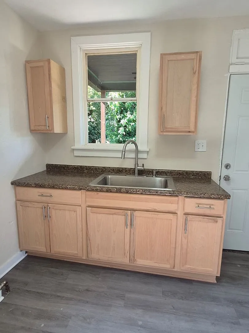 1400 Hill Ave — Photo 4