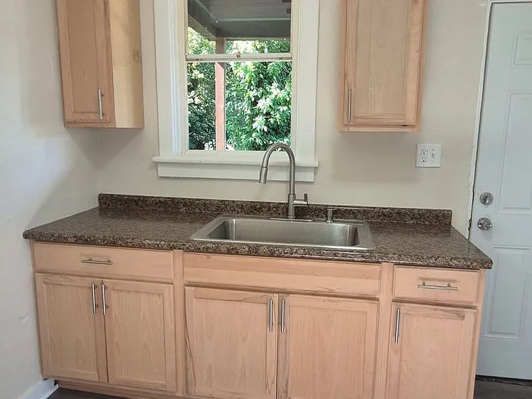 1400 Hill Ave — Photo 4