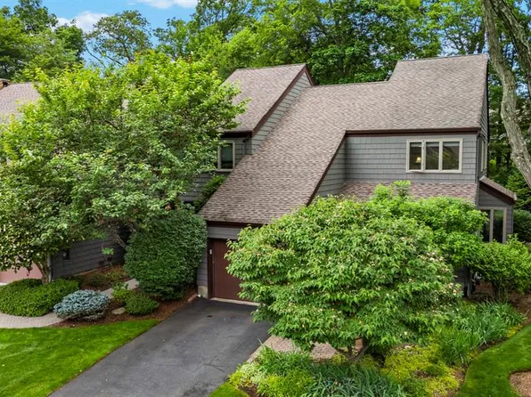 11 Indianfield Ct, Mahwah, NJ 07430