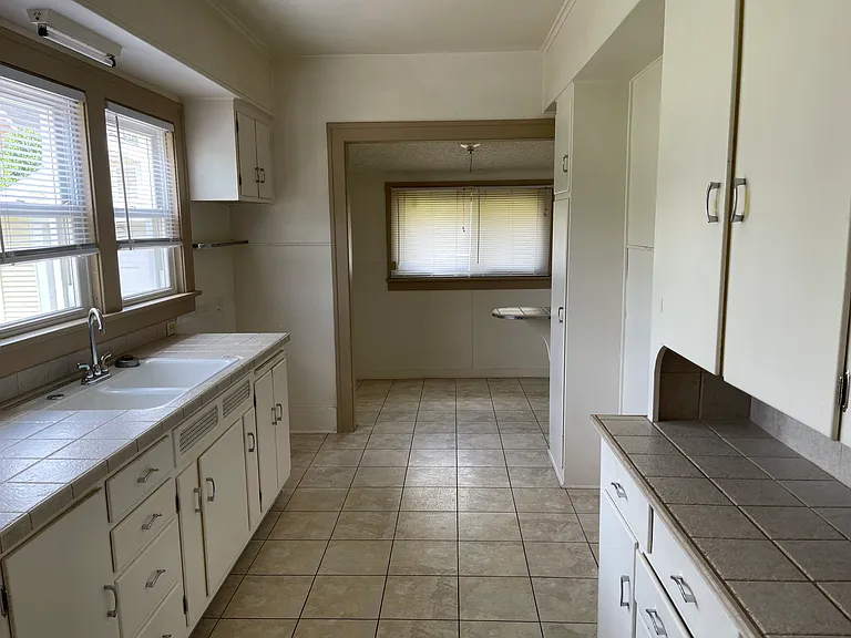 133 Foster Ave — Photo 5