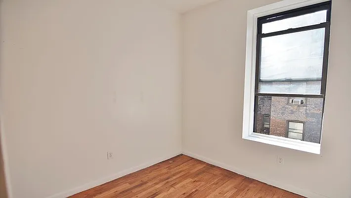 Rented by Park Property Advisors | media 11