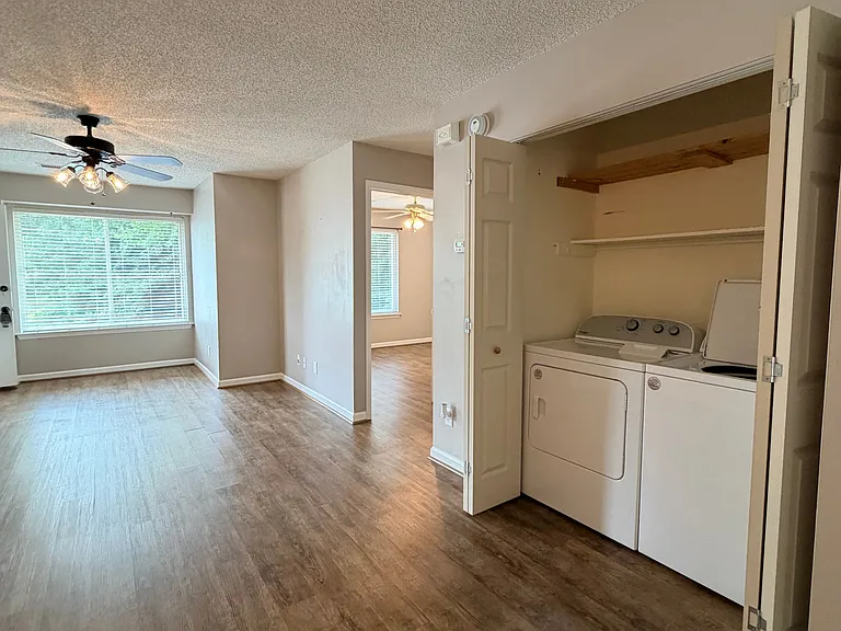 418 Westbrook Ct — Photo 29