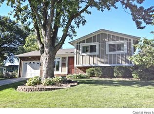 12 Eton Dr, Springfield, IL 62702