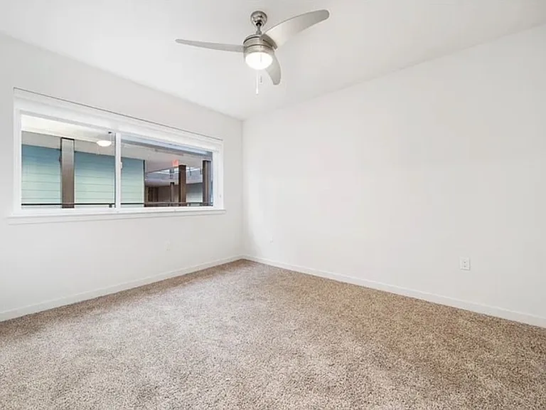1241 Laurel Ln — Photo 11