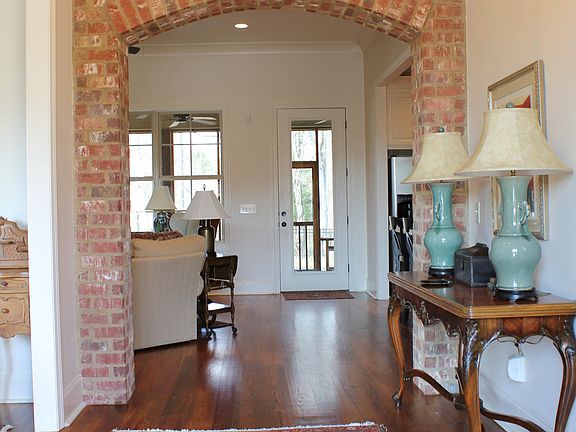 Entryway with Indoor Brick A