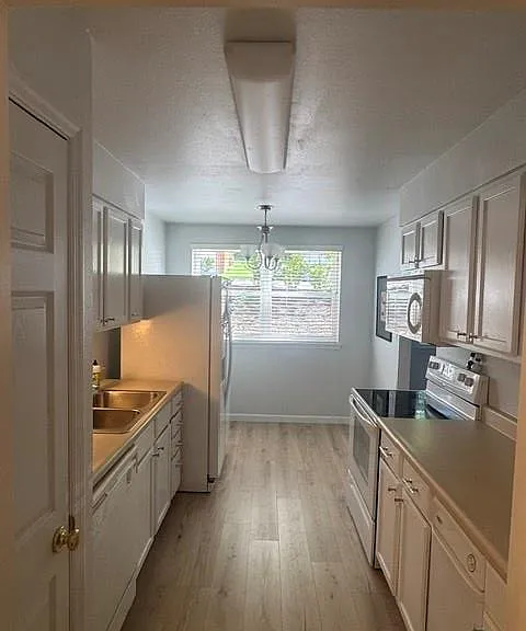 1924 Greenglen Dr #102 — Photo 9