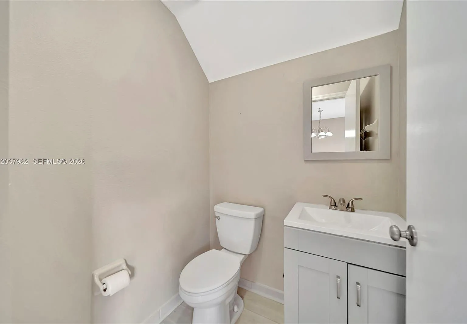 3 bed, 2.5 bath, $3,300 — Photo 2