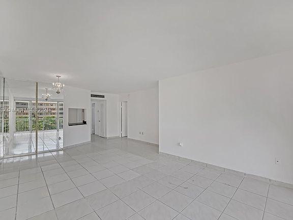 3rd image of 1750 NE 191st St #4142