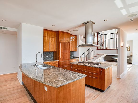 4th image of 520 S Washington St Penthouse 3