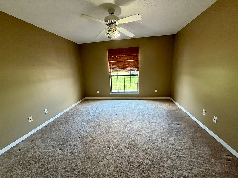 604 Mallory Dr — Photo 12
