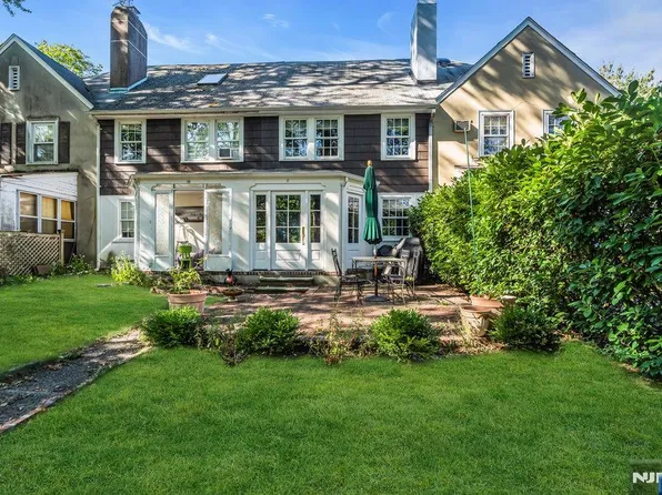 8 Reading Ter, Fair Lawn, NJ 07410