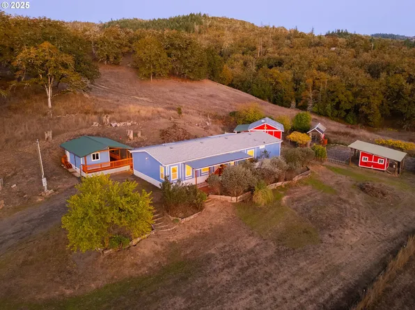 222 E Willis Creek Rd, Winston, OR 97496