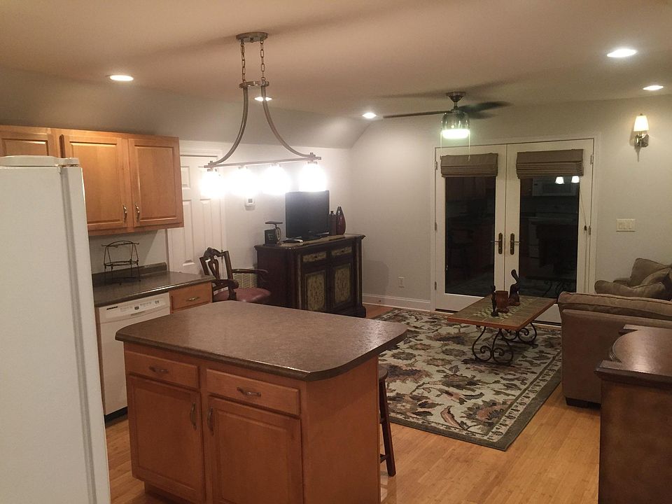 1st image of 1046 Creekside Dr #2