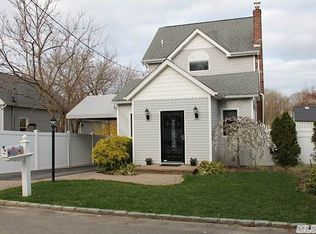 46 Newfoundland Ave, Huntington, NY 11743