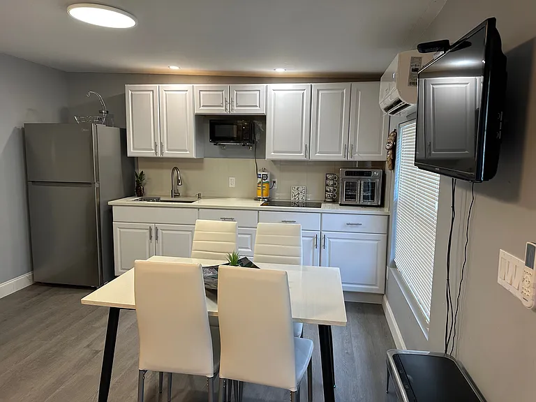 493 Castle Dr #B — Photo 2