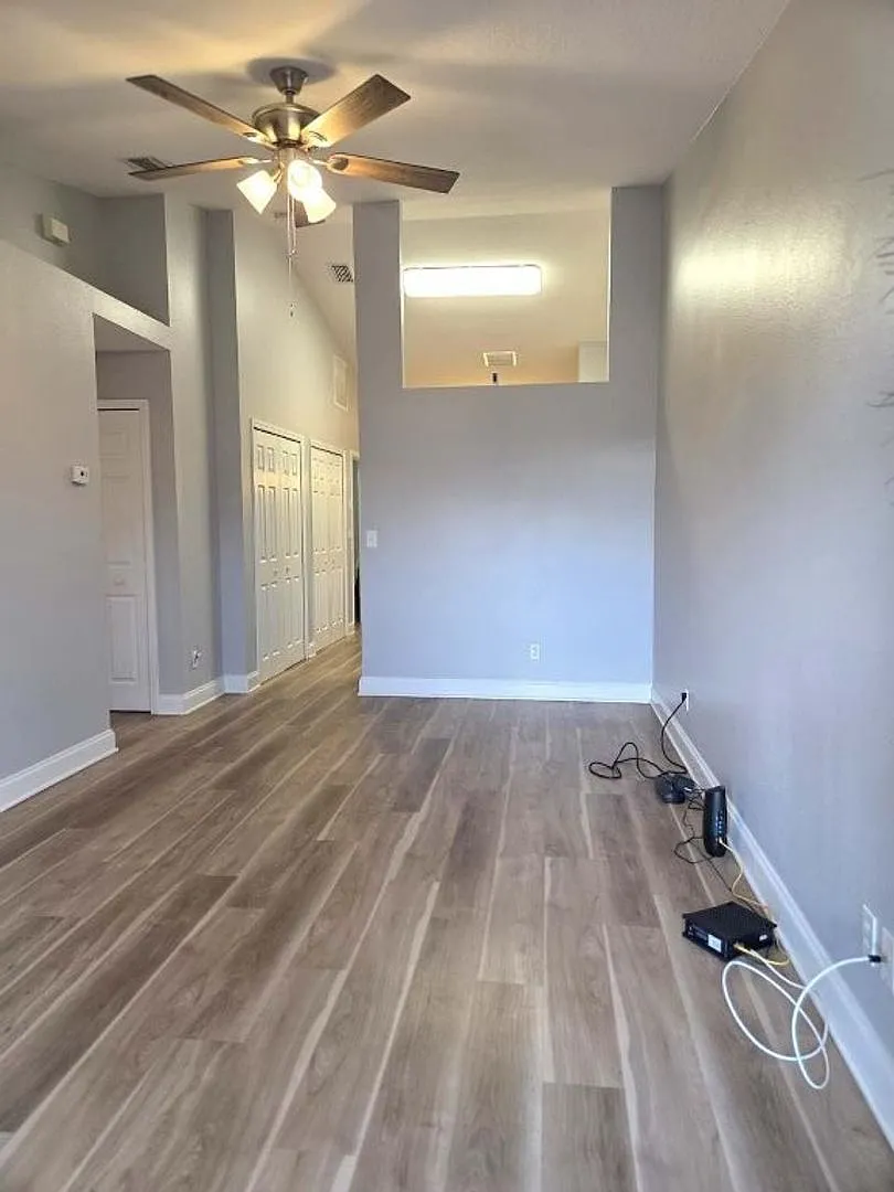2/2 in Hillside Villas — Photo 3