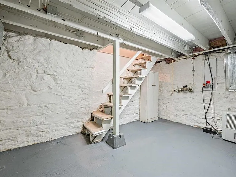 212 Sheridan St — Photo 15