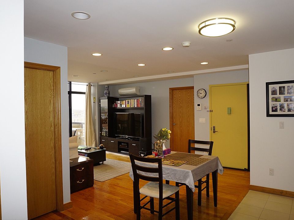 Spacious & cozy living room