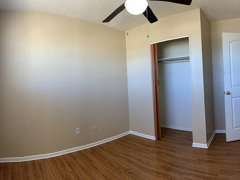 3525 Sheridan St #12 — Photo 4