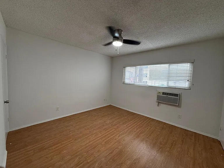 13952 Moorpark Ave — Photo 15