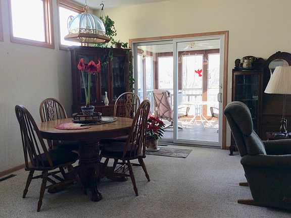 Dining & screened in deck