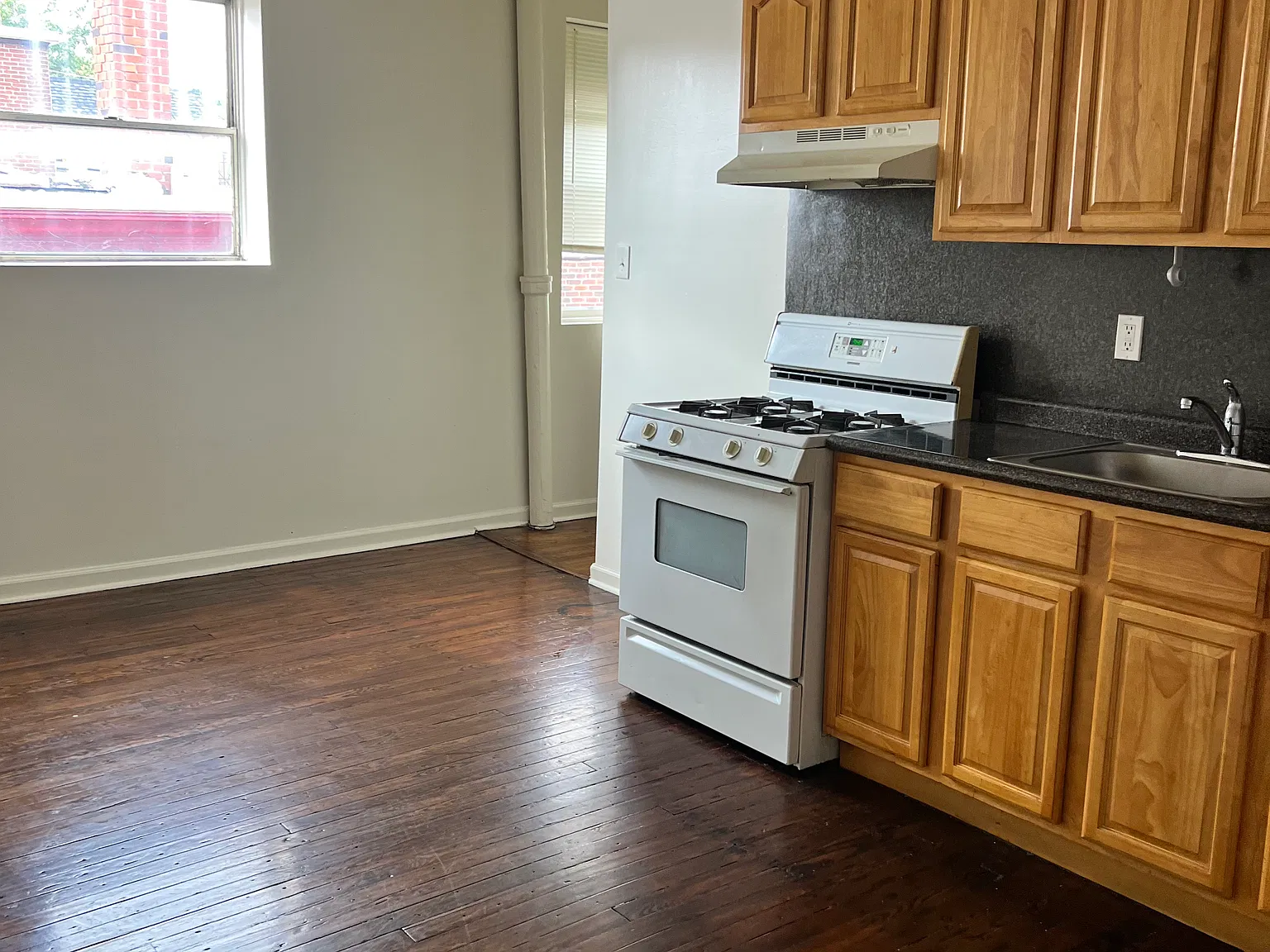 1 bed, 1000 sqft, $1,000 — Photo 2