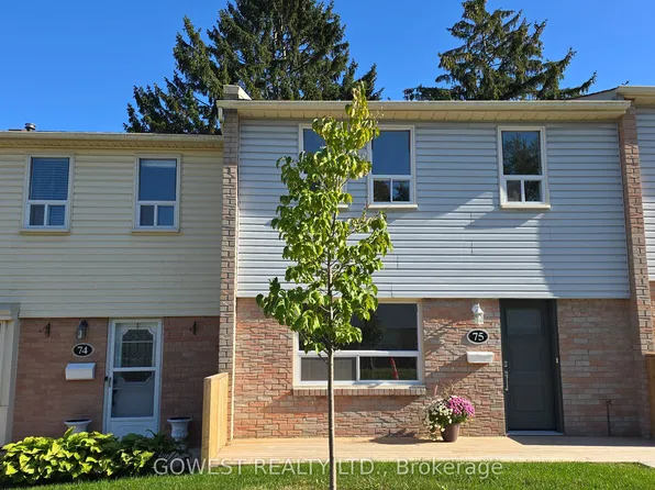 1055 Shawnmarr Rd #75, Mississauga, ON L5H 3V2