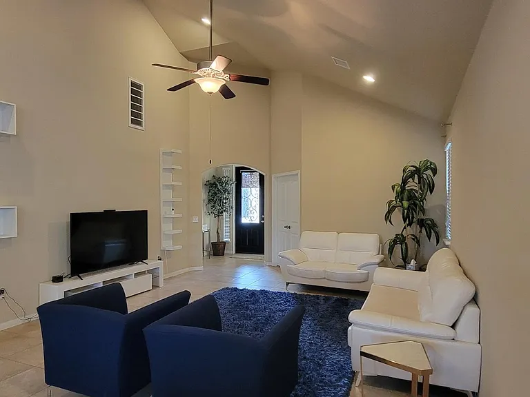 2416 Lyla Ln — Photo 4