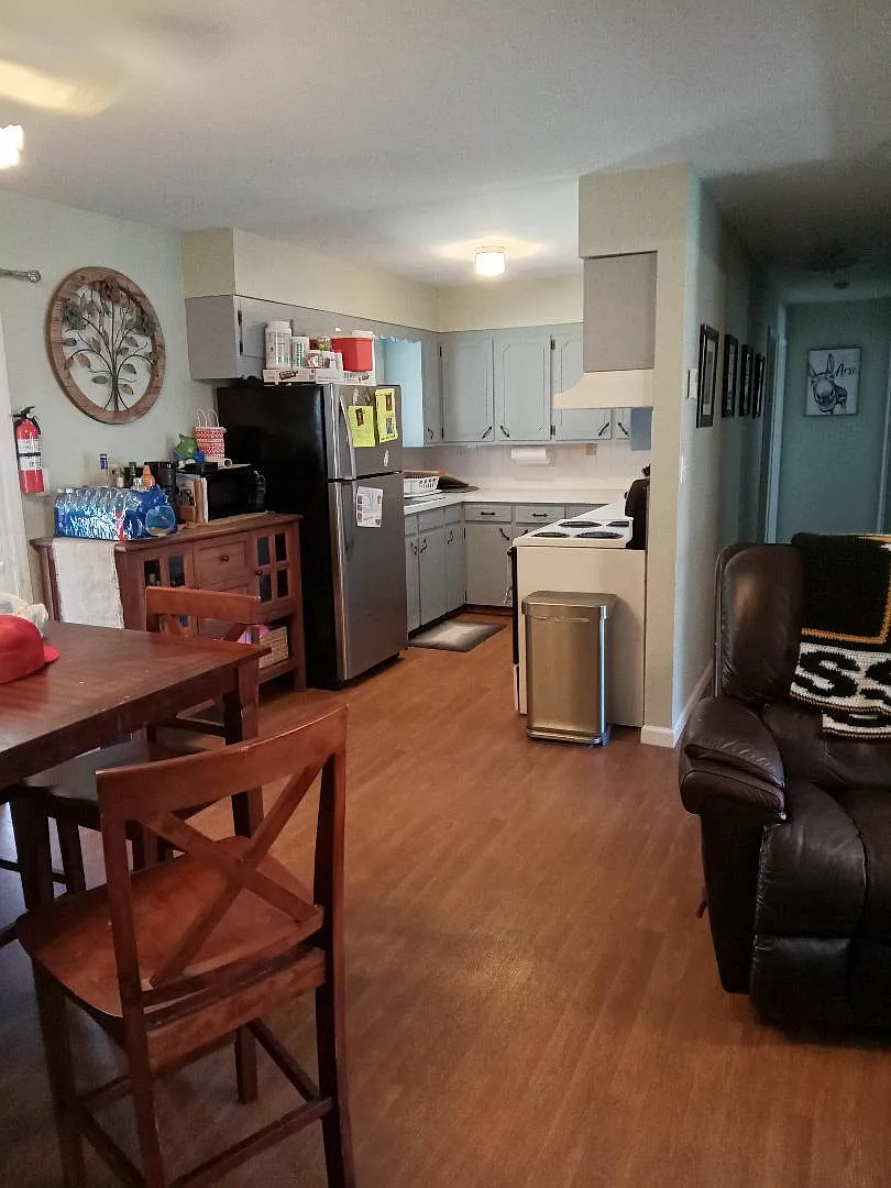 3 bed, 1040 sqft, $1,200 — Photo 4