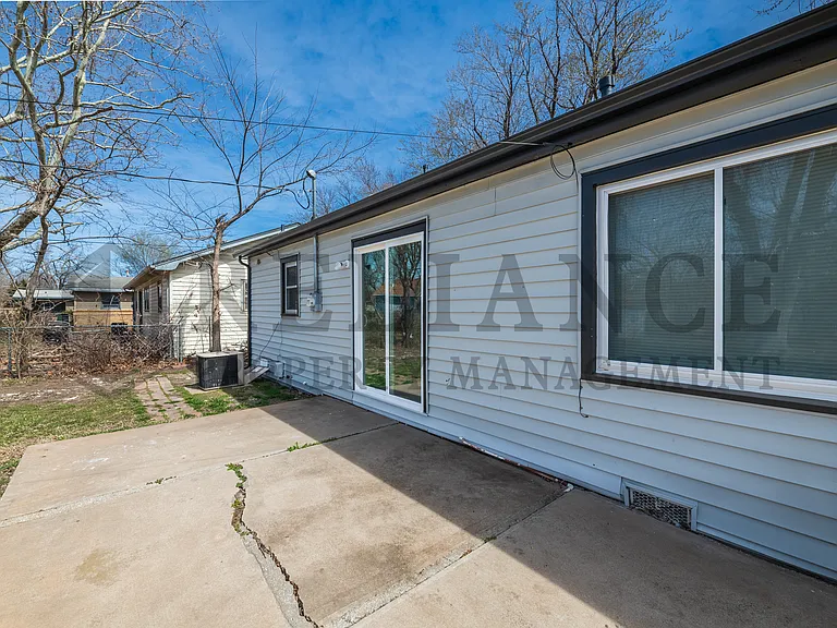 2239 S Millwood Ave — Photo 4