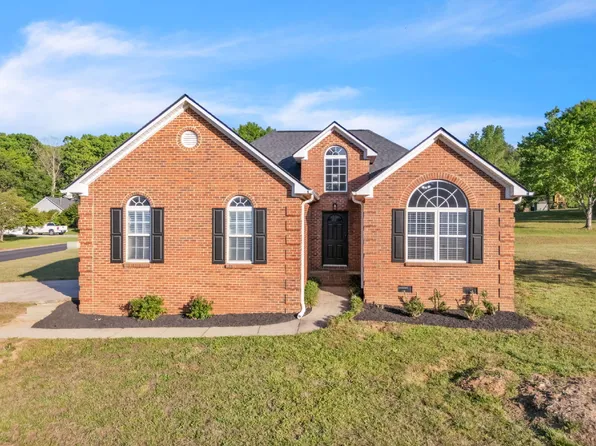 606 Brushwood Rd, Woodruff, SC 29388