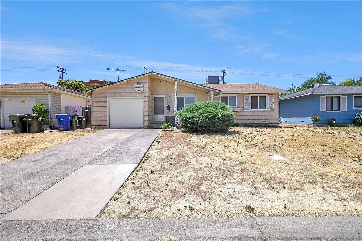 1816 Jamestown Dr photo 1