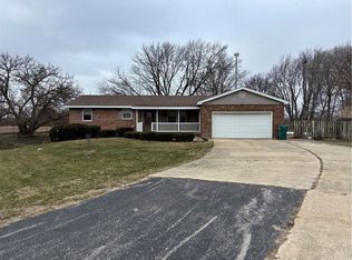 3741 N Bearsdale Rd, Decatur, IL 62526