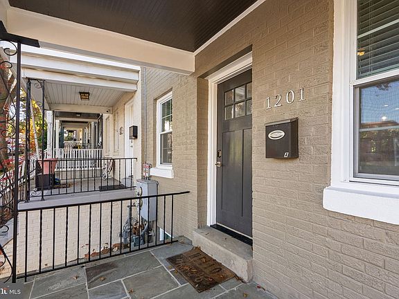 3rd image of 1201 Queen St NE