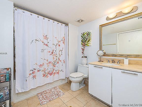 3rd image of 1800 N Bayshore Dr APT 2408