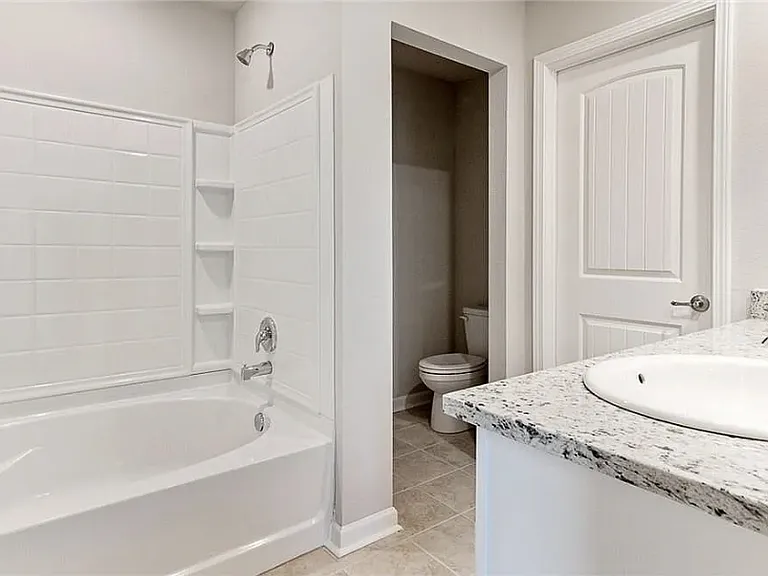 248 Paisley Pkwy — Photo 9