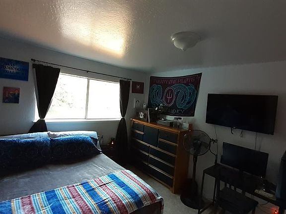 5th image of 24682 Harrison St