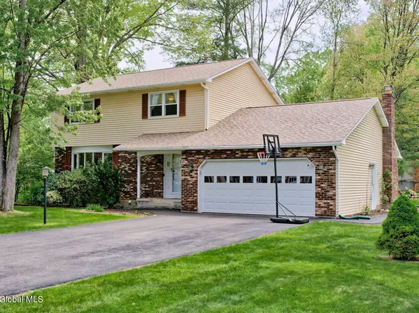 708 Hampshire Seat, Niskayuna, NY 12309