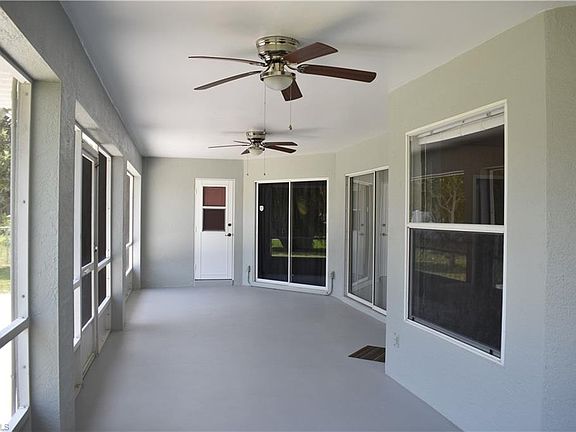 4th image of 707 SE 9th Ave